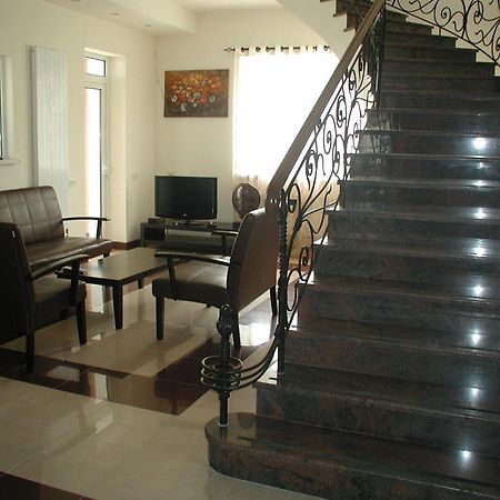 Hotel Grig Yerevan Ngoại thất bức ảnh