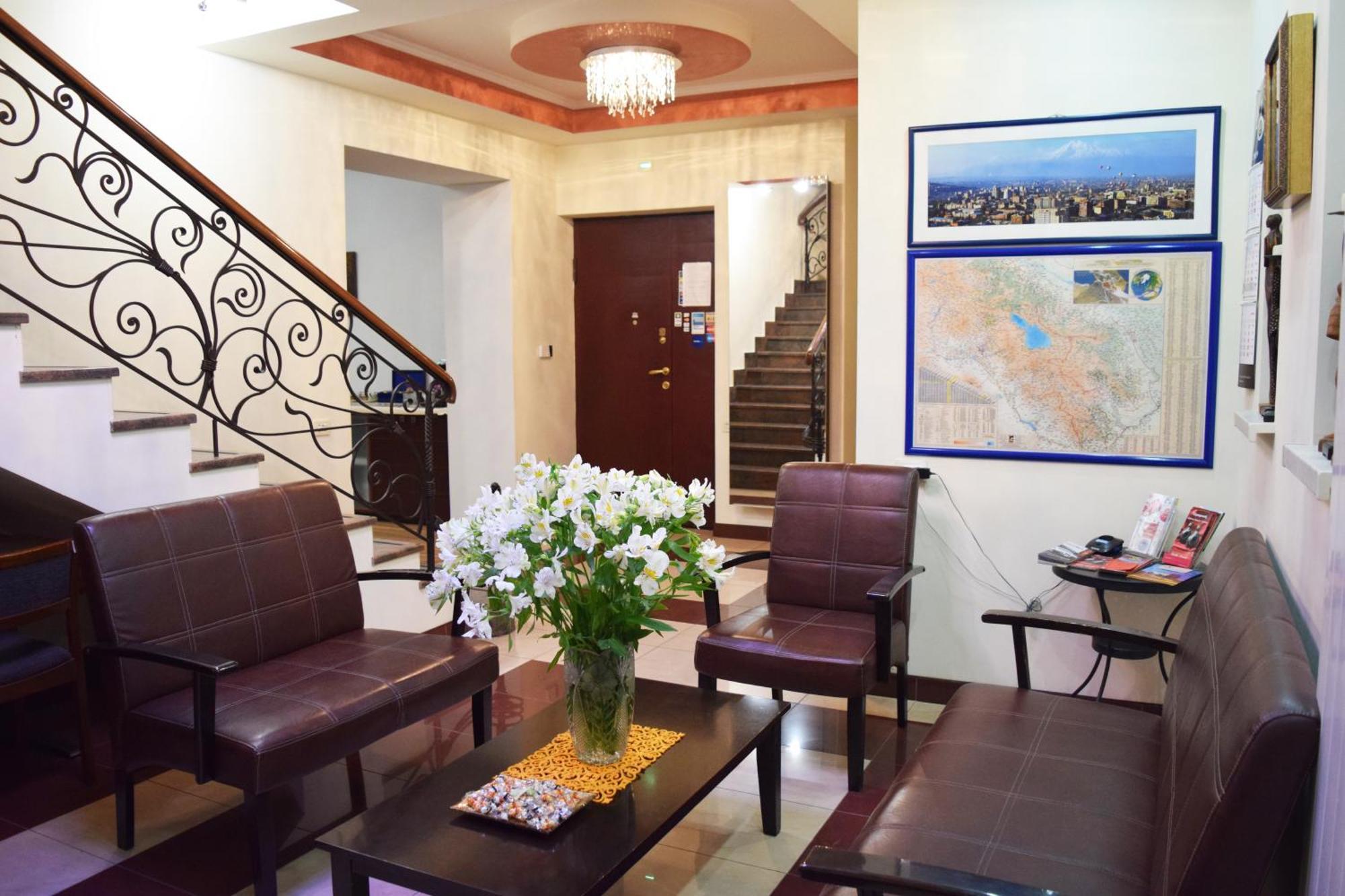 Hotel Grig Yerevan Ngoại thất bức ảnh